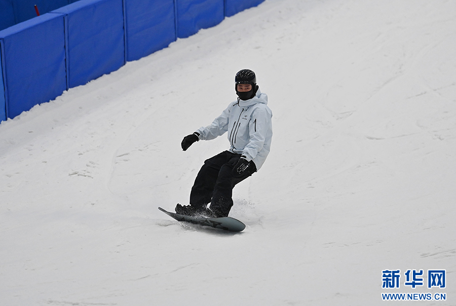重慶：“反季玩雪”成消暑度夏新選擇