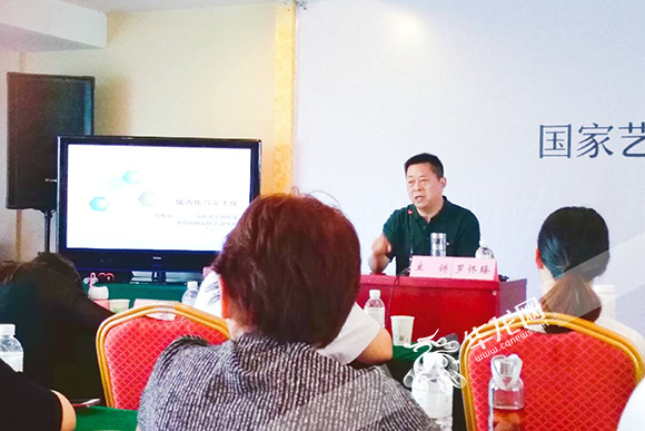 不簽【文化  摘要】當代著名劇作家羅懷臻授課