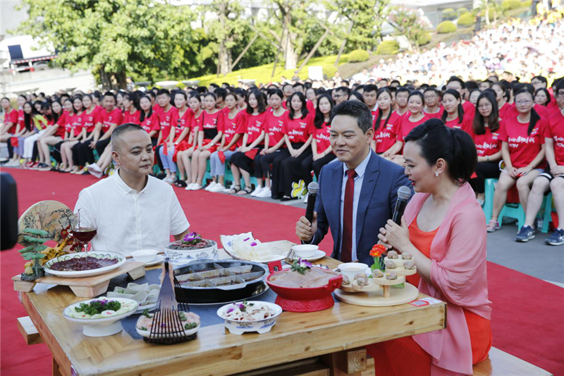 無邊欄【焦點圖】央視“唱響新時代·國慶特別節目”走進重慶兩江新區