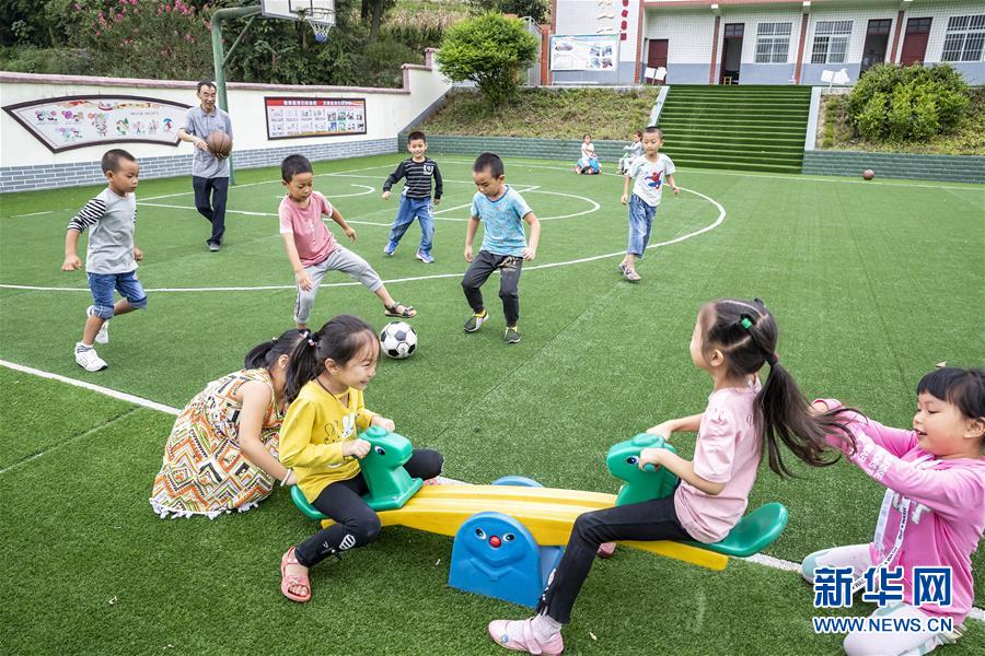 【焦點圖】重慶南川：金佛山上的“微小學”