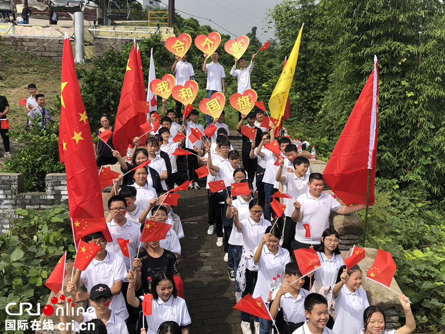 發無邊欄【區縣聯動】【涪陵】重慶涪陵美心紅酒小鎮舉行國慶主題活動