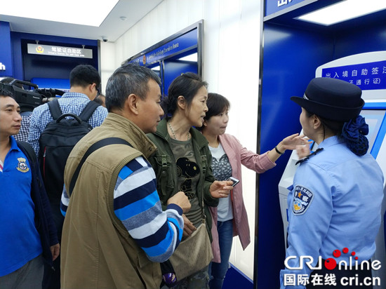 【CRI專稿 列表】重慶地區首個24小時警務自助便民服務區亮相觀音橋【內容頁標題】便民利民 重慶地區首個24小時警務自助便民服務區亮相觀音橋