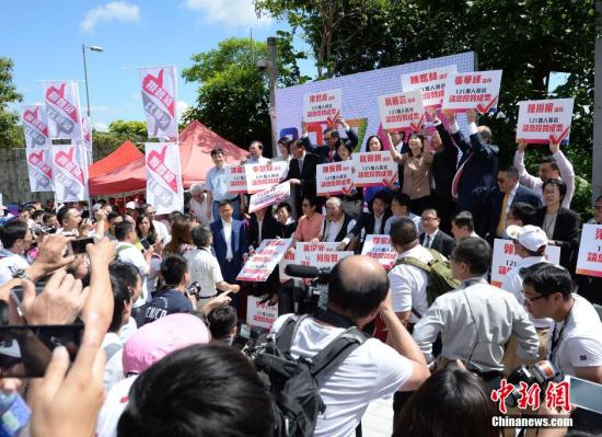 政改方案提交立法會審議 香港市民集會撐普選