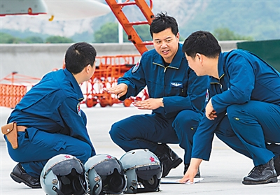 中國空軍演兵西太平洋 三次飛越第一島鏈