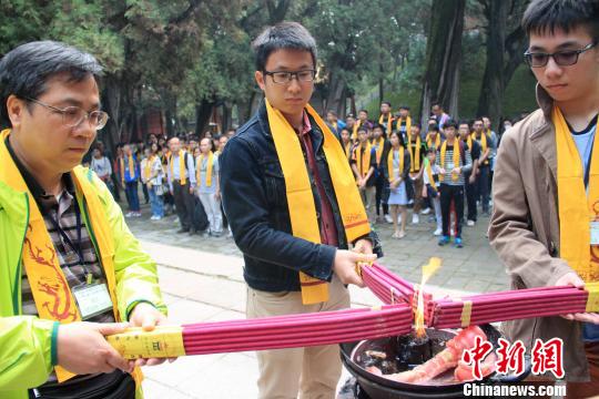 百名香港學生拜謁“軒轅黃帝” 文化傳承遇現實尷尬