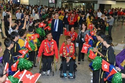 香港亞殘運代表團凱旋返港特首機場歡迎（圖）