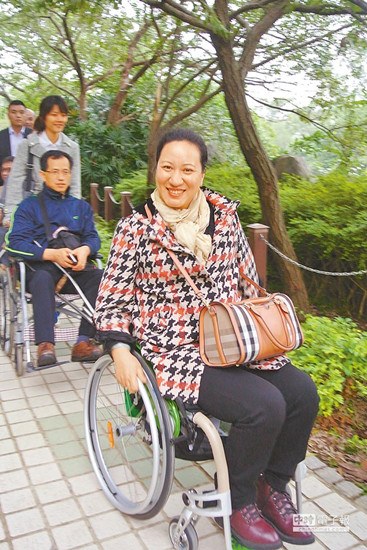 大陸身障人士台北搭捷運、逛公園稱讚無障礙設施