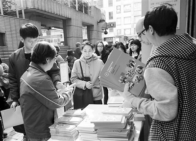 2015港府將著力打好四張牌:經濟民生人才青年