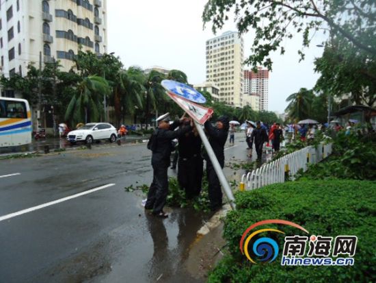 強颱風期間海南交警接處警2.6萬餘次確保交通安全