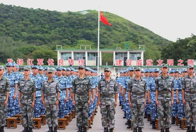 軍事夏令營開幕港生赴駐港部隊“當兵”認識國情