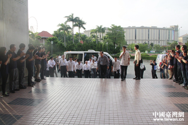 台灣義守大學師生夾道歡迎張志軍