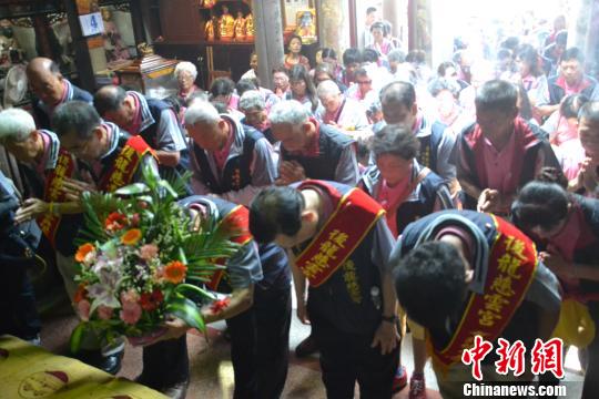 台灣苗栗慈雲宮140余名信眾齊聚湄洲謁媽祖