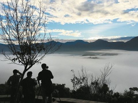 冬雨後雲海現 日月潭金龍山美如仙境