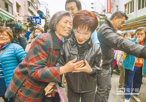 洪秀柱為朱立倫站臺催票:這票不投 我心淌血