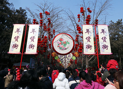 鎮上年貨街 引來城裏人