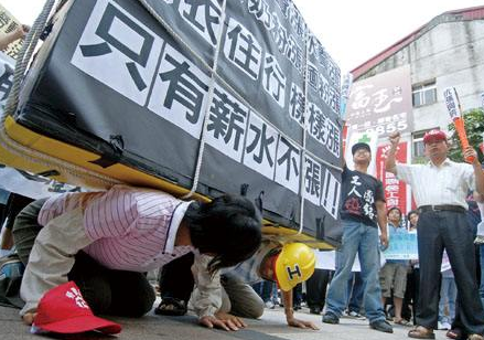 台灣作家棒喝“台獨”：未來年輕人都要靠大陸吃飯