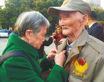 兌現70年前的承諾 川籍遠征軍老兵赴雲南祭戰友