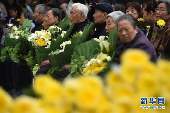 南京大屠殺倖存者及死難者遺屬舉行“清明祭”儀式