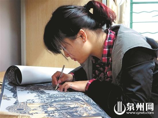 女大學生自學剪紙 50小時刻畫出《清明上河圖》