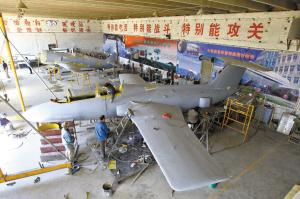 男子自建航空航天館 按原型造出兩架逼真戰鬥機