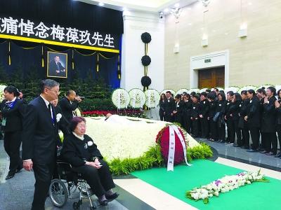 梅葆玖先生告別儀式舉行:春雨洗梨花 春光送先生