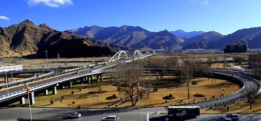 當代西藏發展進步的歷史道路