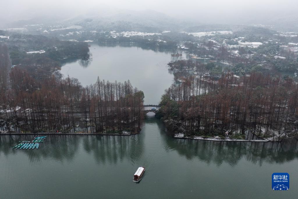 杭州西湖迎來新年初雪