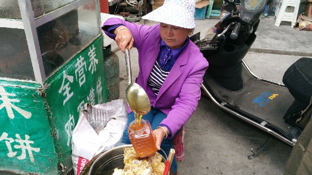 西藏發展高原養蜂 推動蜂農 “甜蜜事業”