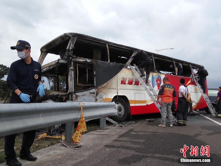 台灣陸客團大巴起火26人遇難 清理工作進行中