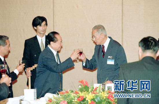 25年了！這場跨越海峽的握手，影響至今…