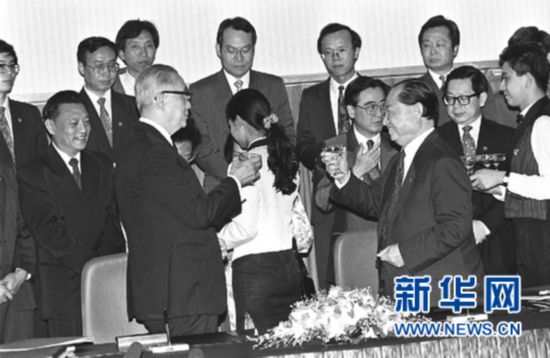 25年了！這場跨越海峽的握手，影響至今…