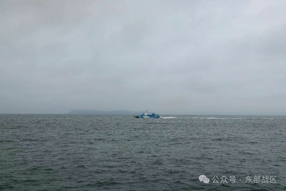 戰機升空、軍艦戰巡 東部戰區持續位台島周邊演習最新照片發佈