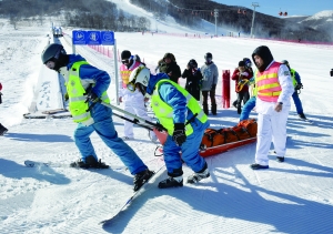 雪地醫療救援隊備戰冬奧 空地接力救援不到5分鐘