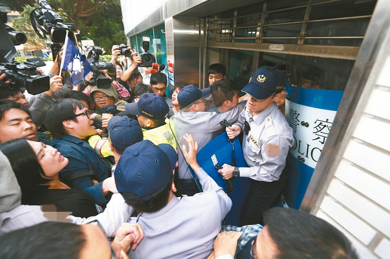 民進黨當局對政敵痛下殺手 欲讓國民黨傾家蕩産