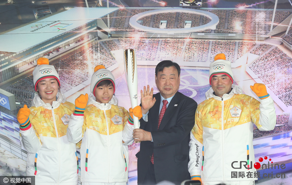 韓國平昌冬奧會開幕倒計時一年 火炬首次亮相