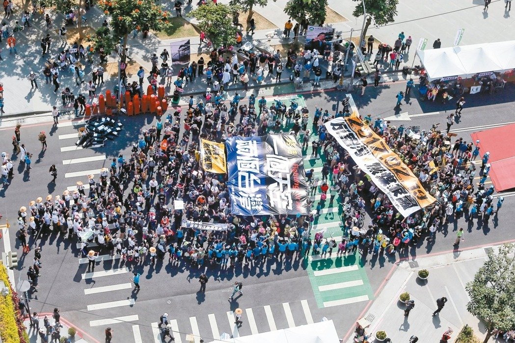 台灣空氣污染致呼吸疾病倍增 民眾發動大遊行抗議