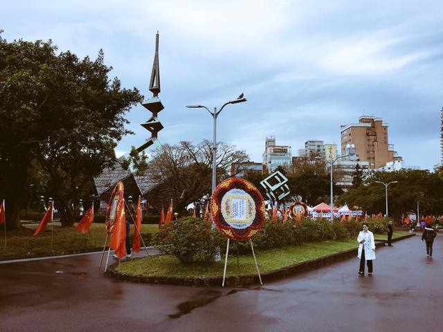 臺二二八公園被插滿五星旗 "台獨"分子"氣屎了"