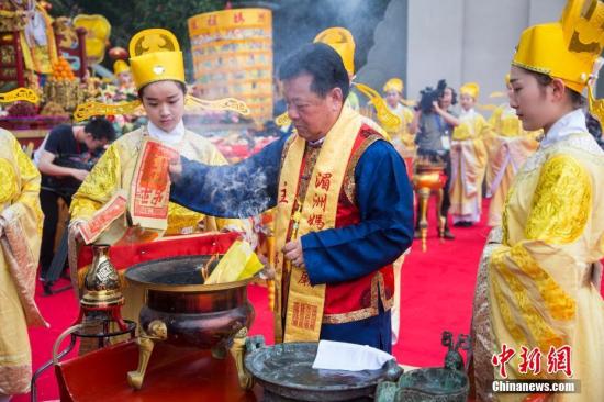 兩岸信眾福建霞浦“媽祖第一行宮”共慶媽祖誕辰