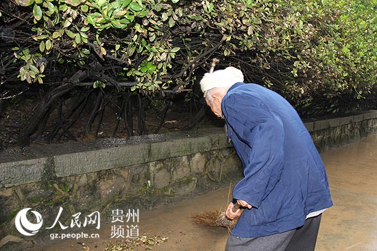 貴州九旬老人劉福昌守護紅軍烈士陵園43年