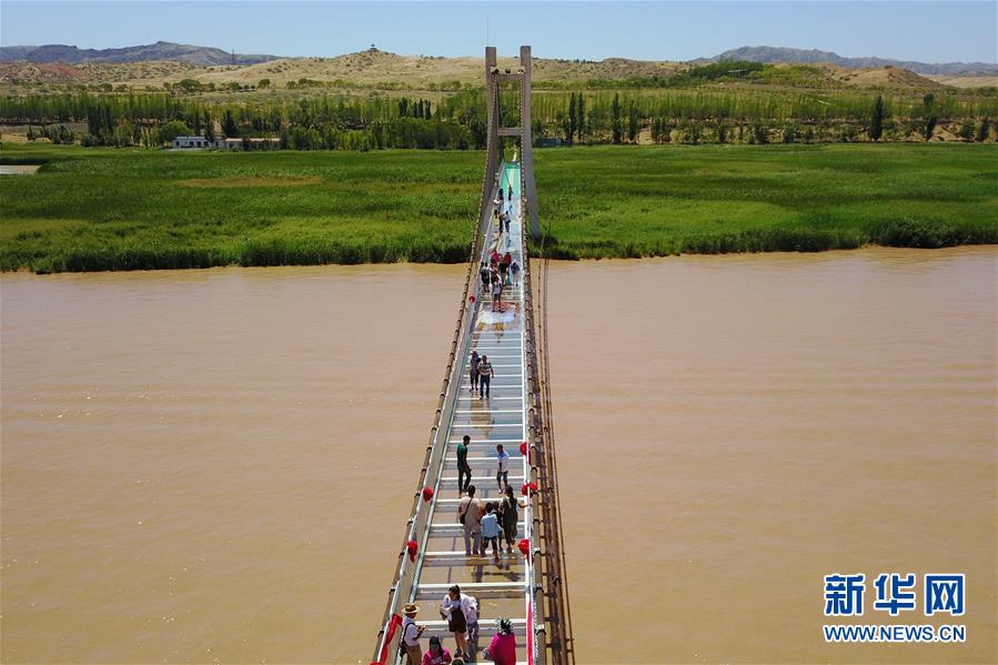 橫跨黃河玻璃橋 驚艷亮相沙坡頭