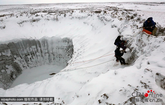 俄羅斯發現200米深火山口 冰雪覆蓋壯美如上帝傑作(圖)