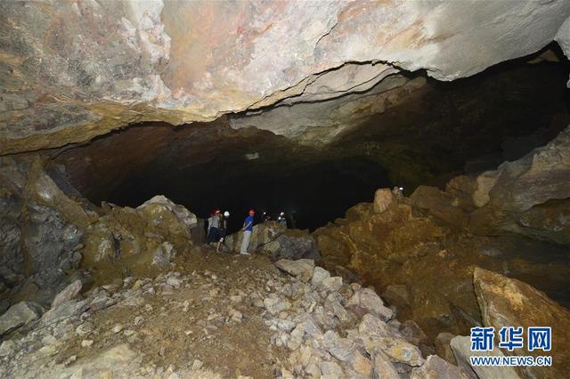 湖北恩施在建高速隧道現大型溶洞