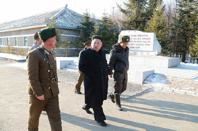 金正恩視察空軍號召培養"敢死隊"