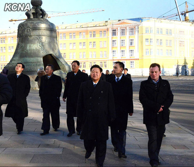 金正恩特使崔龍海一行在莫斯科參觀訪問