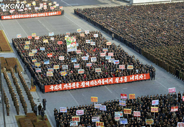 朝鮮平壤集會聲討美國反朝"人權"活動(圖)