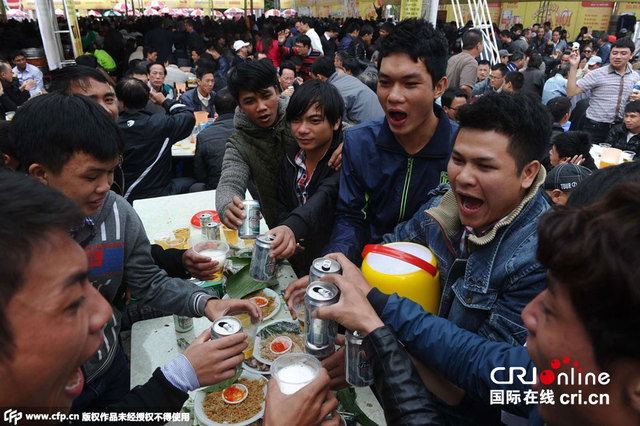 越南舉辦啤酒節 民眾免費開懷暢飲