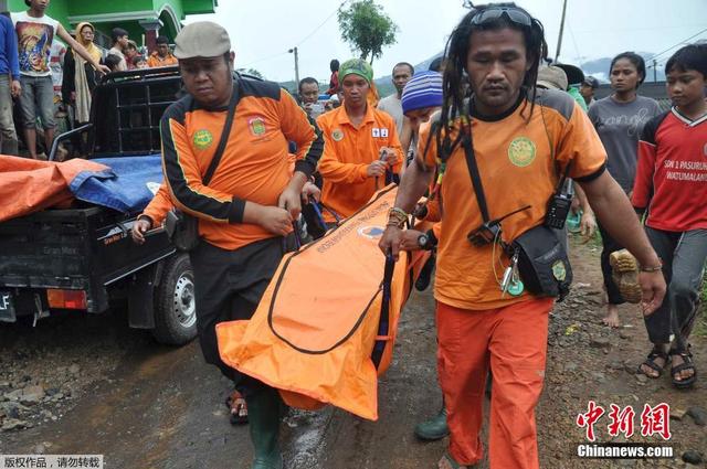 印尼泥石流致12人喪生 近百人失蹤