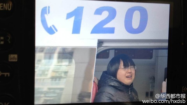 成都一輛71路公交車失控衝撞路人 致2死多傷