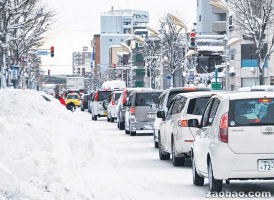 北海道遭遇罕見暴風雪 300趟班機取消50輛車被埋