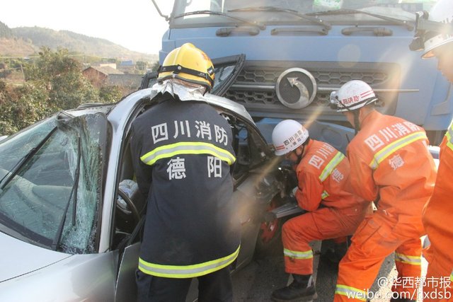 成綿高速貨車追尾保時捷 一死兩傷